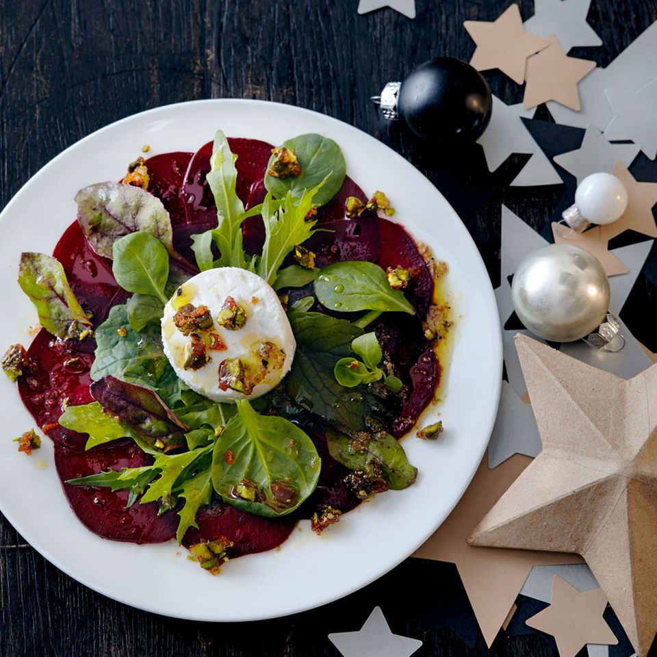 Ziegenkäse mit Roter Bete und Pistazienkrokant